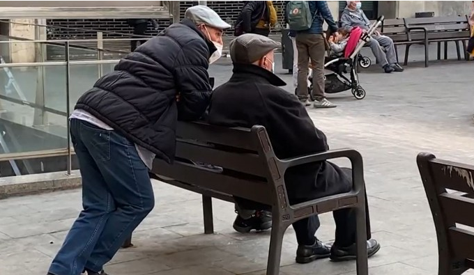 Imagen de la noticia: Jubilados y pensionados venezolanos en España denuncian el impago de sus pensiones