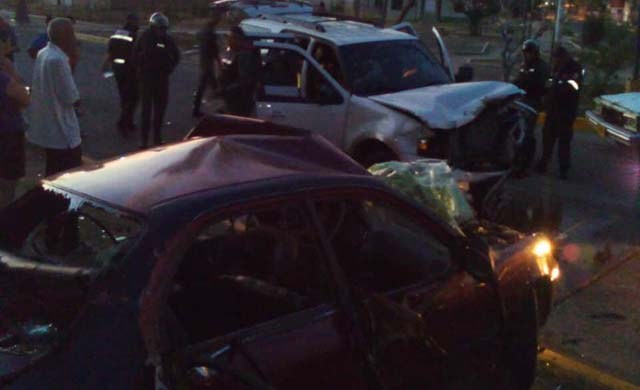 Imagen de la noticia: Municipio Lagunillas: Fuerte choque en Ciudad Ojeda deja un fallecido y cinco heridos. (fotos/video)