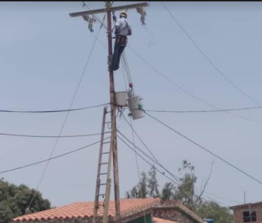 Imagen de la noticia: Municipio Miranda: Alcaldía y Corpoelec instalan dos transformadores en Quisiro