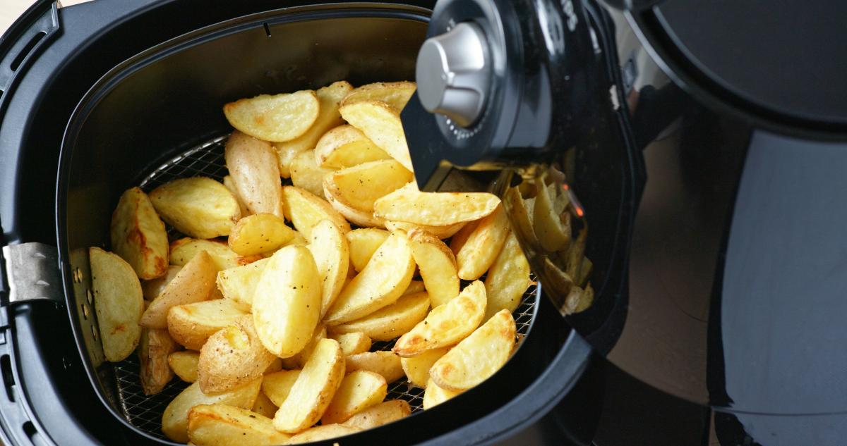 Imagen de la noticia: ¿Son sanas las patatas cocinadas en la freidora sin aceite o en el horno?