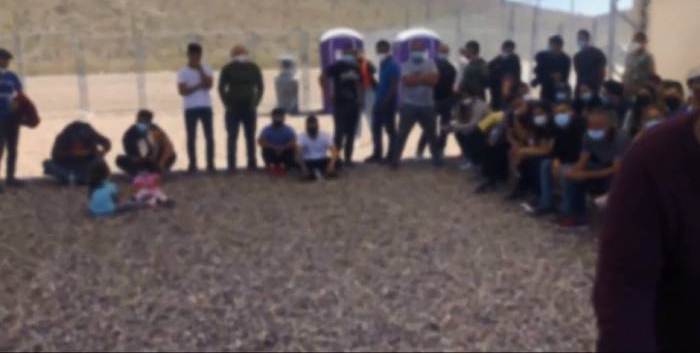 Imagen de la noticia: Rescatan a 87 migrantes venezolanos que se perdieron en desierto de Arizona
