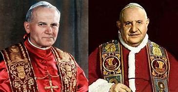 Imagen de la noticia: Un día como hoy, 27 de abril en la historia: 2014 en la Ciudad del Vaticano, son canonizados los papas Juan XXIII y Juan Pablo II