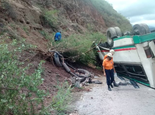 Imagen de la noticia: Estado Trujillo: Heridos 14 funcionarios del Ejército tras volcarse autobús