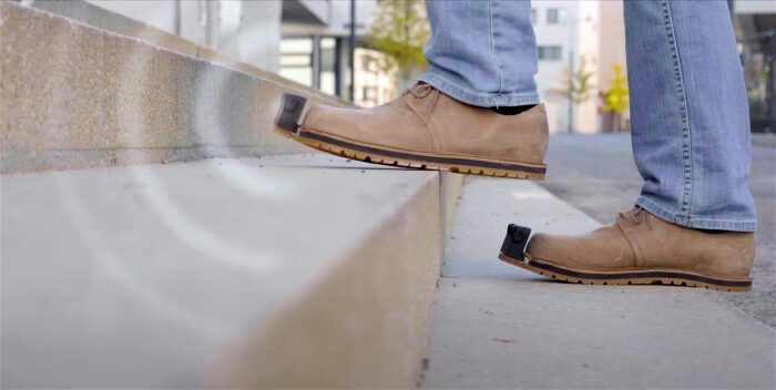 Imagen de la noticia: «Zapatos inteligentes» que avisan a los invidentes de los obstáculos