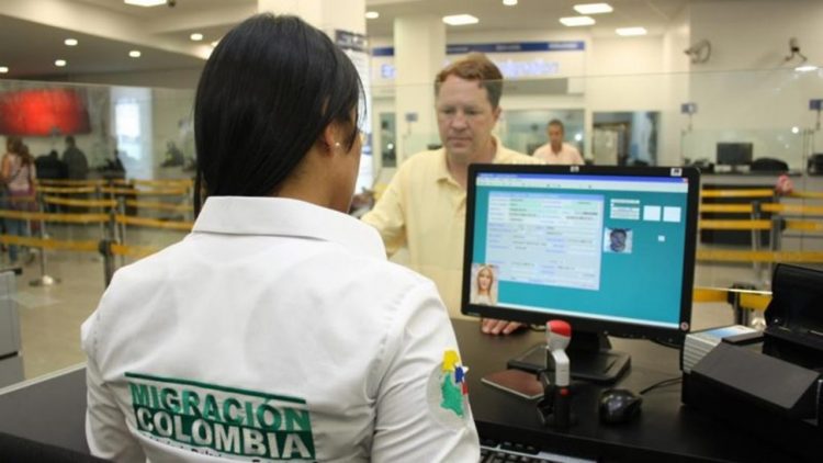 Imagen de la noticia: Colombia: “Venezolanos que no han obtenido el PPT podrán acceder a certificado temporal”