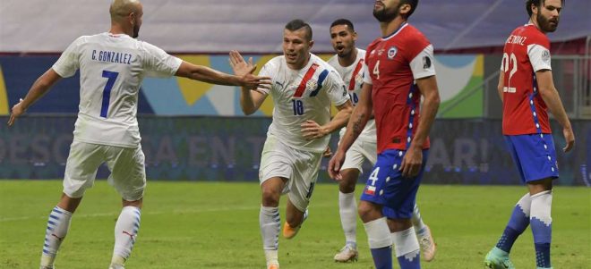 Imagen de la noticia: Copa América: Paraguay derrota a Chile (0-2) y asegura el pase a cuartos de final