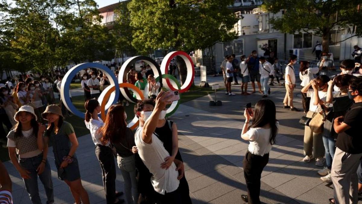 Imagen de la noticia: Tokio reporta récord de casos de COVID-19 mientras Juegos avanzan