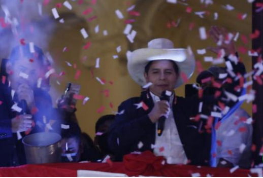 Imagen de la noticia: Pedro Castillo es proclamado presidente del Perú por el JNE