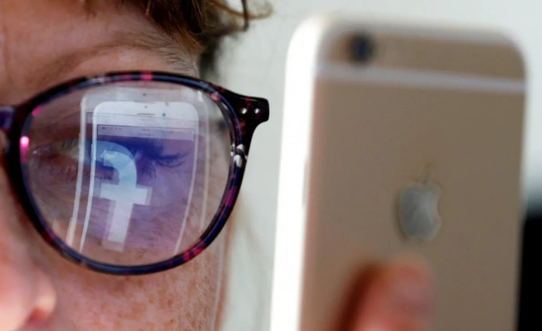 Imagen de la noticia: Facebook trabaja en unas gafas inteligentes en colaboración con Ray-Ban