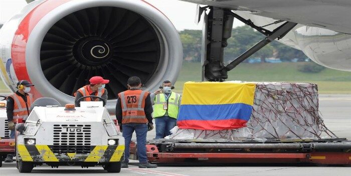 Imagen de la noticia: Colombia: Llegan las vacunas donadas por EEUU para colombianos y migrantes venezolanos