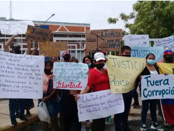 Imagen de la noticia: Municipio Cabimas: Familiares de los nueves ex funcionarios policiales detenidos piden justicia y liberación