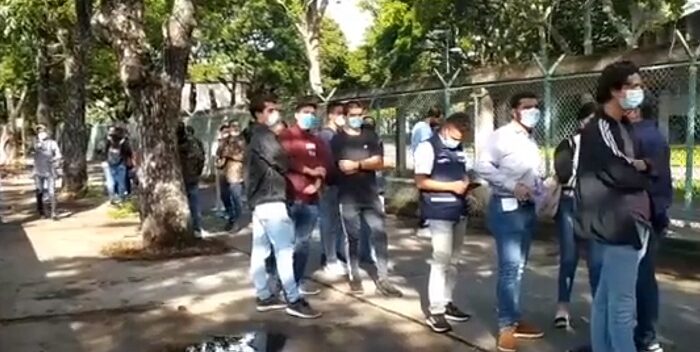 Imagen de la noticia: Fanáticos madrugan por PCR para el Venezuela vs Argentina.(vídeo)