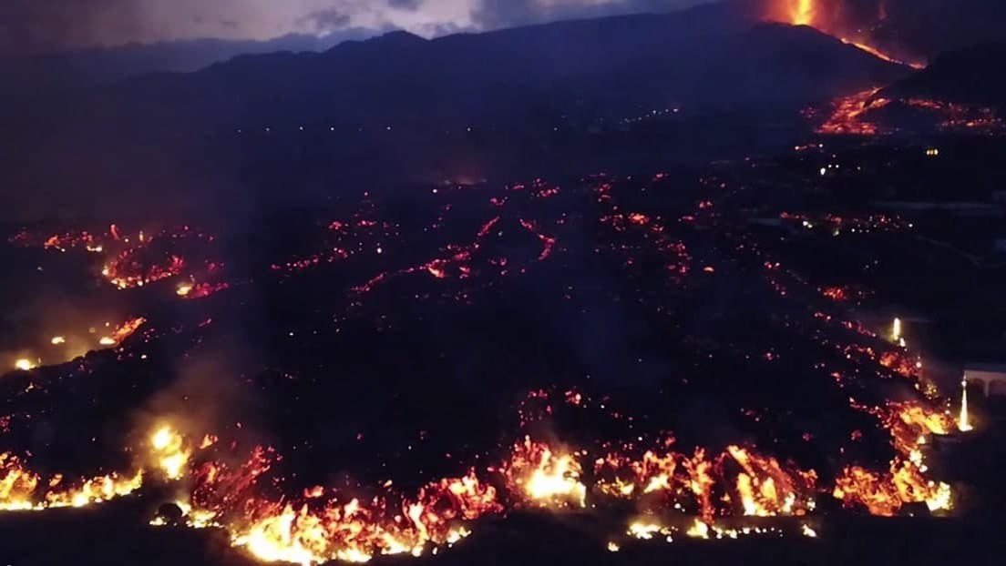 Imagen de la noticia: España: Imágenes de dron muestran enormes destrucciones provocadas por la erupción del volcán en la isla española de La Palma