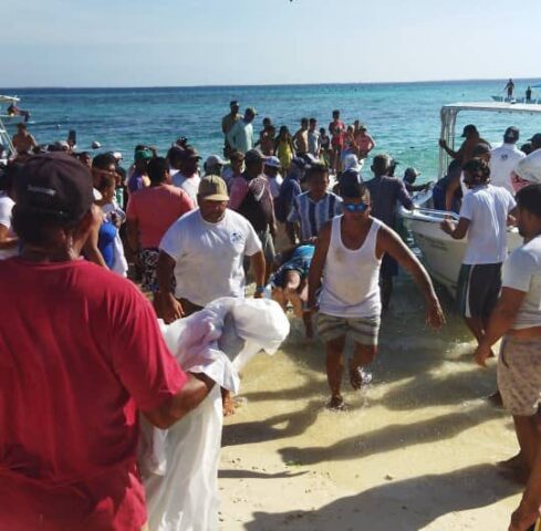 Imagen de la noticia: Rescatados 21 de los tripulantes de la embarcación que zarpó de Margarita hacia Los Roques
