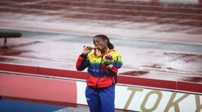 Imagen de la noticia: Juegos Paralímpicos de Tokio 2020: Zuliana Lisbeli Vera se proclama campeona en los 200m T47 al conquistar su segunda medalla de oro.(vídeo/imágenes)