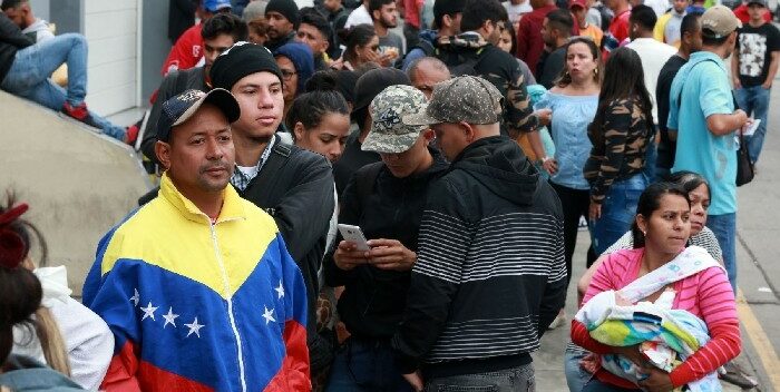 Imagen de la noticia: Perú: Más de 680 personas realizaron trámites migratorias en la embajada venezolana