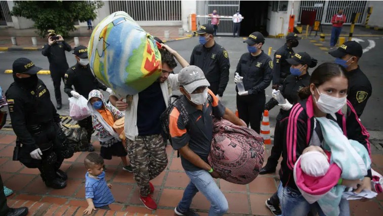 Imagen de la noticia: Las irregularidades que denunció un grupo de venezolanos repatriados desde Curazao en el Aeropuerto de Maiquetía