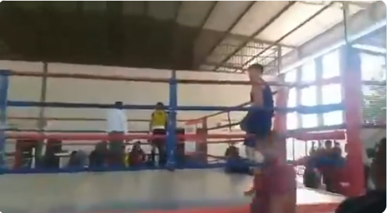 Imagen de la noticia: Municipio Lagunillas: Entrenador de boxeo golpea a un réferi por detener la pelea.(vídeo)