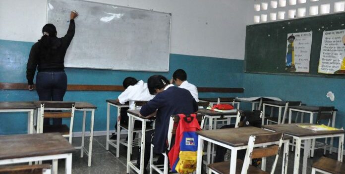 Imagen de la noticia: Maduro admitió que hay deserción escolar y pidió buscar a los alumnos