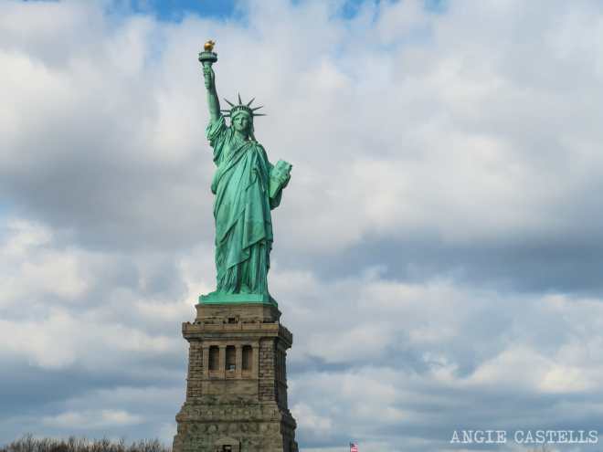 Imagen de la noticia: Un día como hoy, 28 de octubre en la historia: 1886 en Estados Unidos, el presidente Grover Cleveland inaugura la Estatua de la Libertad, regalada por Francia.