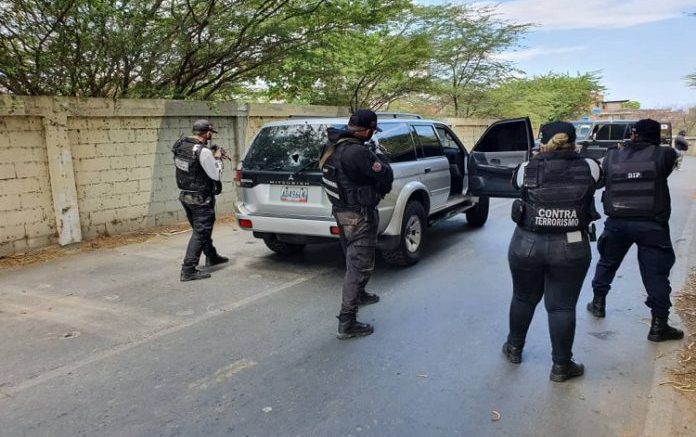 Imagen de la noticia: Caracas: Detienen en flagrancia a cuatro efectivos de la PNB secuestrando a una persona en Las Mercedes
