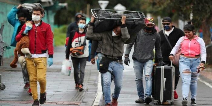 Imagen de la noticia: Venezolanos viajan a Colombia a “rebuscarse” para Navidad