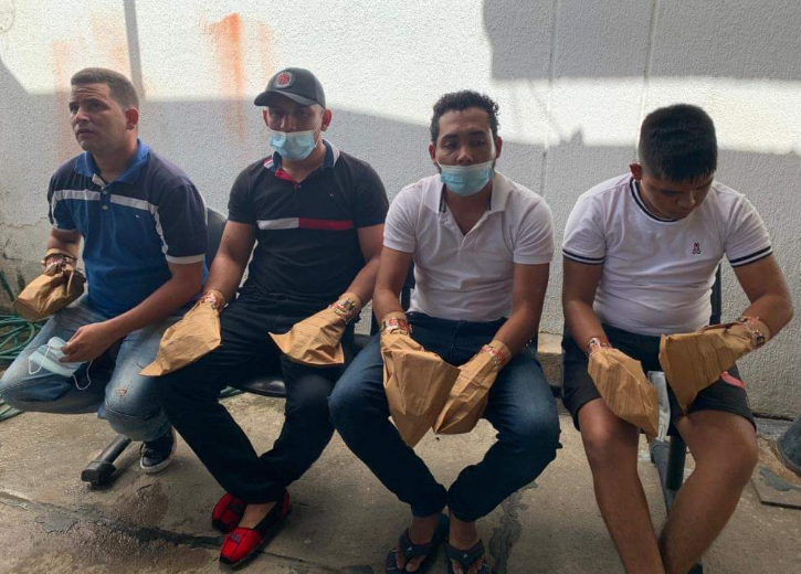 Imagen de la noticia: Colombia: Detienen a tres venezolanos y un colombiano por estar presuntamente involucrados en el asesinato de tres colombianos