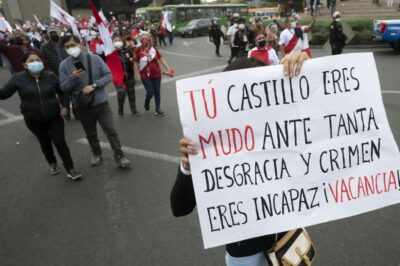 Imagen de la noticia: Perú: Cientos de manifestantes piden nuevas elecciones y la destitución del presidente