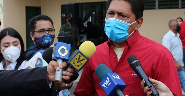 Imagen de la noticia: Argenis Chávez renunció a la gobernación de Barinas y pone candidatura en manos del PSUV