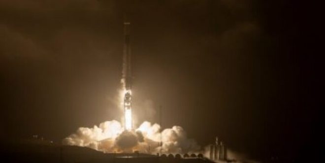 Imagen de la noticia: La NASA lanza nave espacial que desviará un asteroide.(vídeo)