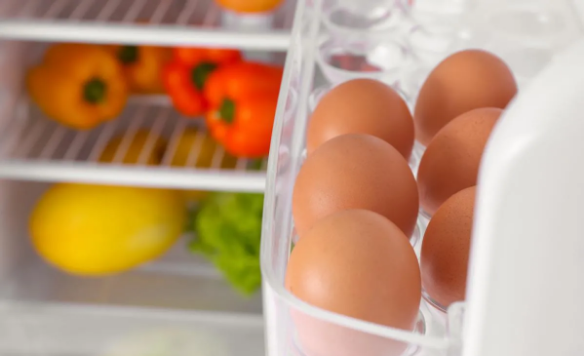 Imagen de la noticia: El grave error que casi todos cometemos al guardar los huevos en el frigorífico