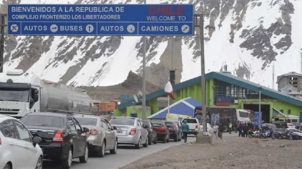 Imagen de la noticia: Chile suspende la apertura de fronteras terrestres por variante ómicron