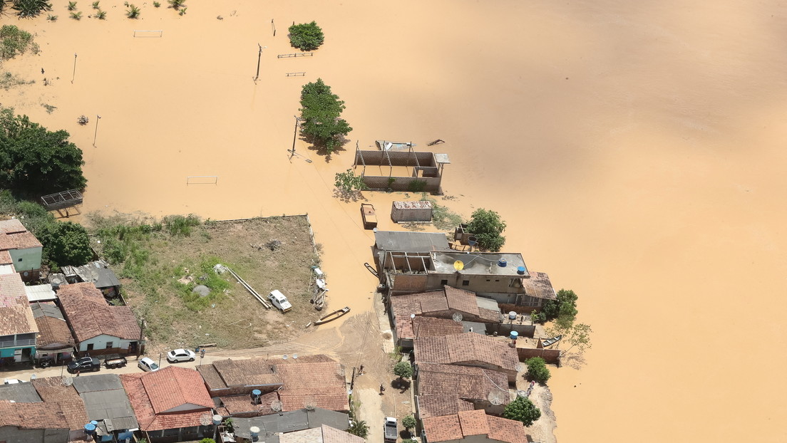 Imagen de la noticia: Brasil: Ordenan la evacuación urgente de un municipio tras colapsar una presa debido a las fuertes lluvias