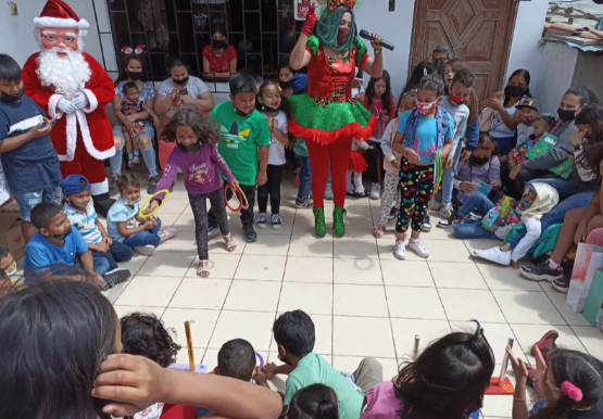 Imagen de la noticia: Perú: Venezolanos organizaron campañas solidarias para regalar juguetes en Navidad a los niños