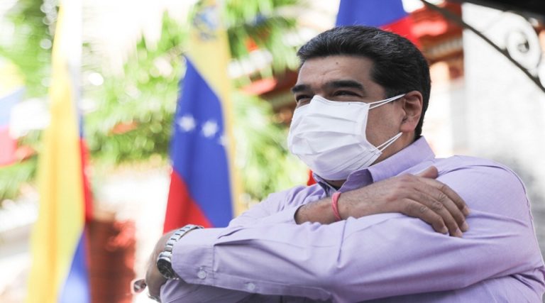Imagen de la noticia: Nicolas Maduro: “Venezuela alcanza récord al registrar el 96% de su población vacunada”