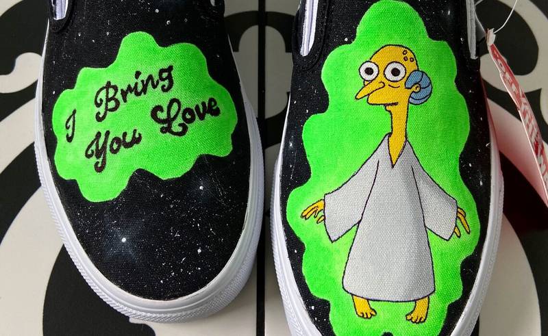 Imagen de la noticia: Fanática crea zapatillas de Vans con temas de Los Simpson, son espectaculares