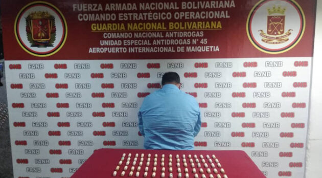 Imagen de la noticia: Estado La Guaira: Detienen a sujeto con 81 dediles de cocaína en Maiquetía