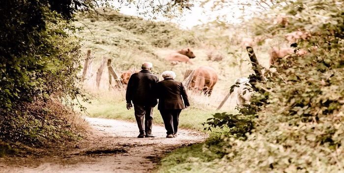 Imagen de la noticia: Caminar reduce el riesgo de diabetes tipo 2 mayores de 65 años