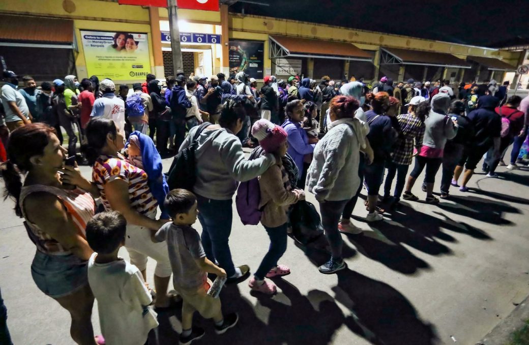 Imagen de la noticia: Venezolanos se suman a nueva caravana que parte de Honduras hacia EEUU