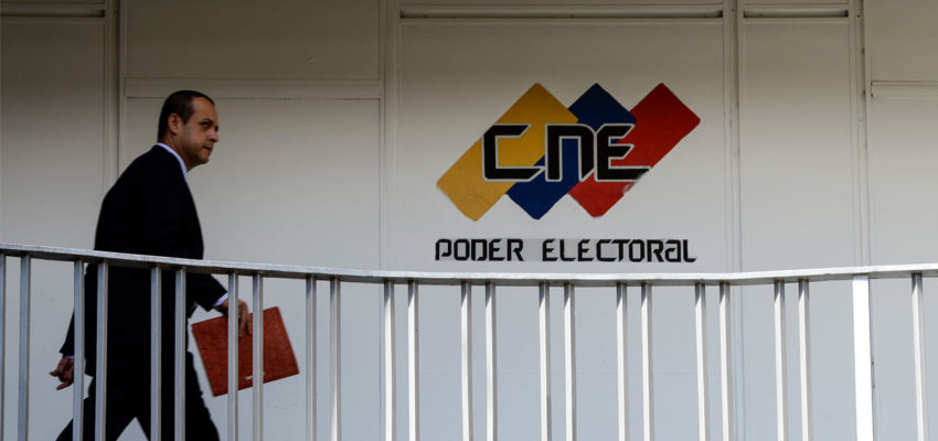 Imagen de la noticia: CNE declara sin lugar solicitud de referéndum revocatorio contra Maduro: Solo 1,01% del RE firmó en la jornada