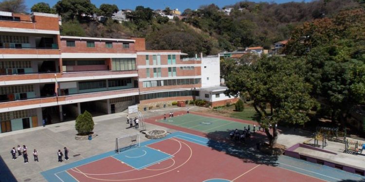 Imagen de la noticia: Caracas: Señalan a profesor de presuntamente haber violado a un niño de cuatro años.