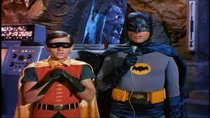 Imagen de la noticia: Un día como hoy, 12 de enero en la historia: 1966 en EE. UU. se emite por primera vez la serie televisiva Batman con Adam West y Burt Ward.