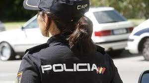 Imagen de la noticia: Argentina: Mujer policía se quita la vida en plena vía tras discutir con su esposo