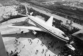 Imagen de la noticia: Un día como hoy, 22 de enero en la historia: 1970 en Estados Unidos se realiza el primer vuelo comercial del avión Boeing 747.
