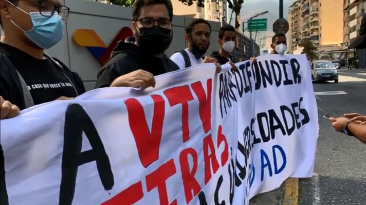 Imagen de la noticia: “Le asignaron más recursos a VTV que a la UCV”, la protesta de los estudiantes frente al canal del Estado