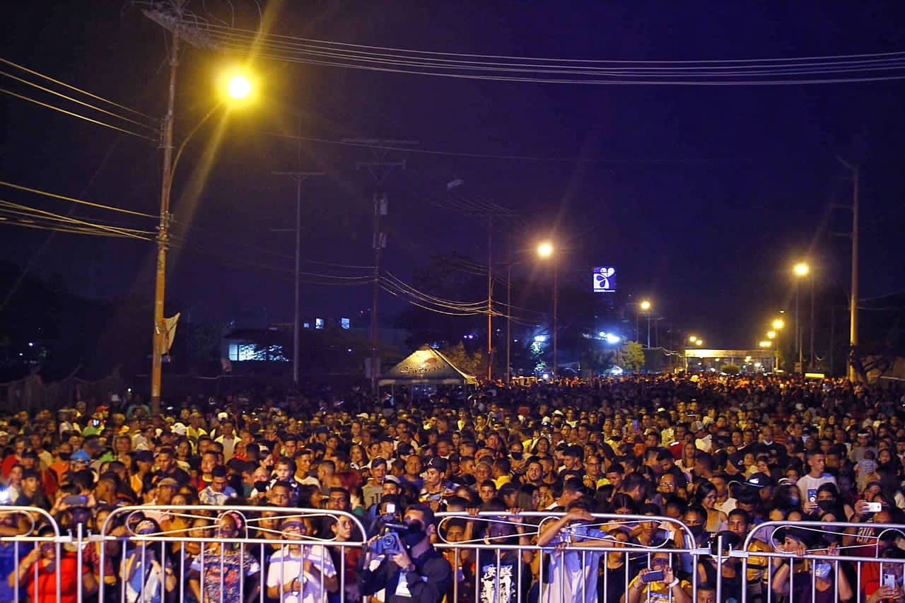Imagen de la noticia: Municipio Cabimas: Masiva asistencia en la gran fiesta popular de carnaval en la Avenida Universidad
