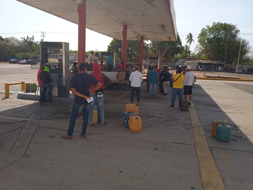 Imagen de la noticia: Municipio Miranda: Pescadores reciben suministro de gasolina