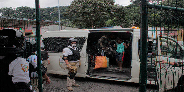 Imagen de la noticia: México: Hallan a un venezolano y otros migrantes escondidos en un pozo de agua