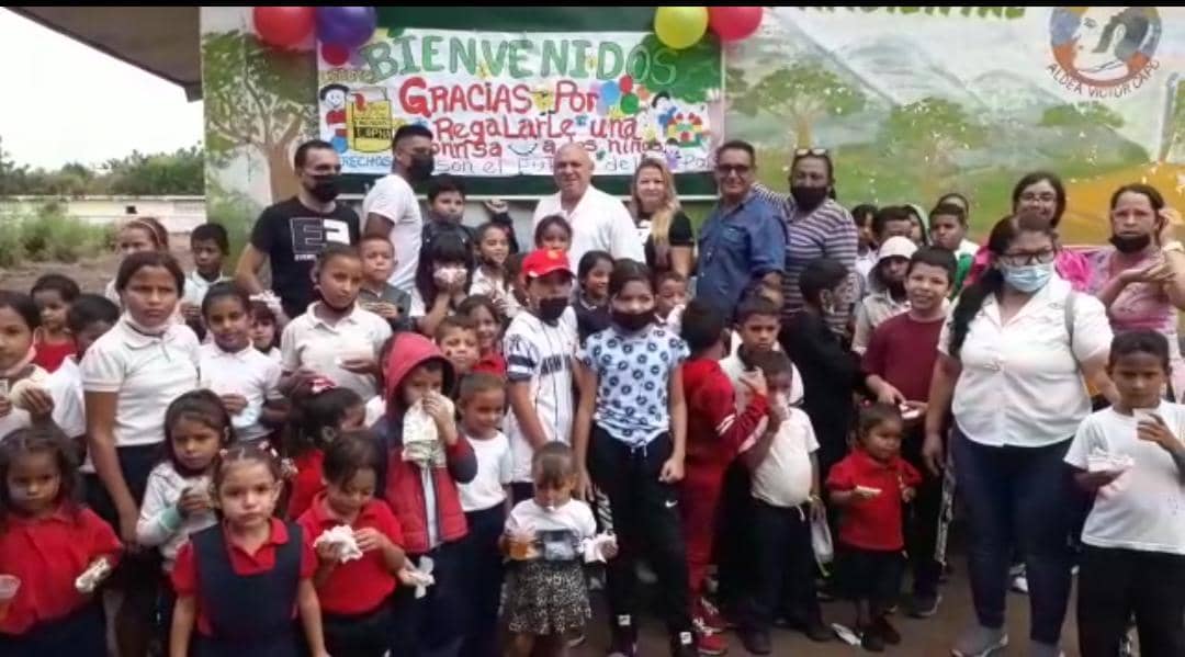 Imagen de la noticia: Municipio Cabimas: Alcalde y primera dama visitan la U.E.E Félix Manuel Luces en beneficio de 70 niños