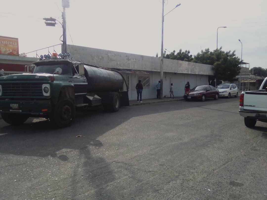 Imagen de la noticia: Municipio Cabimas: Alcaldía suministra 100 mil litros de agua a la Unidad de Diálisis Barrio Obrero